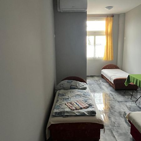 Lilla Motel Hegyeshalom Extérieur photo