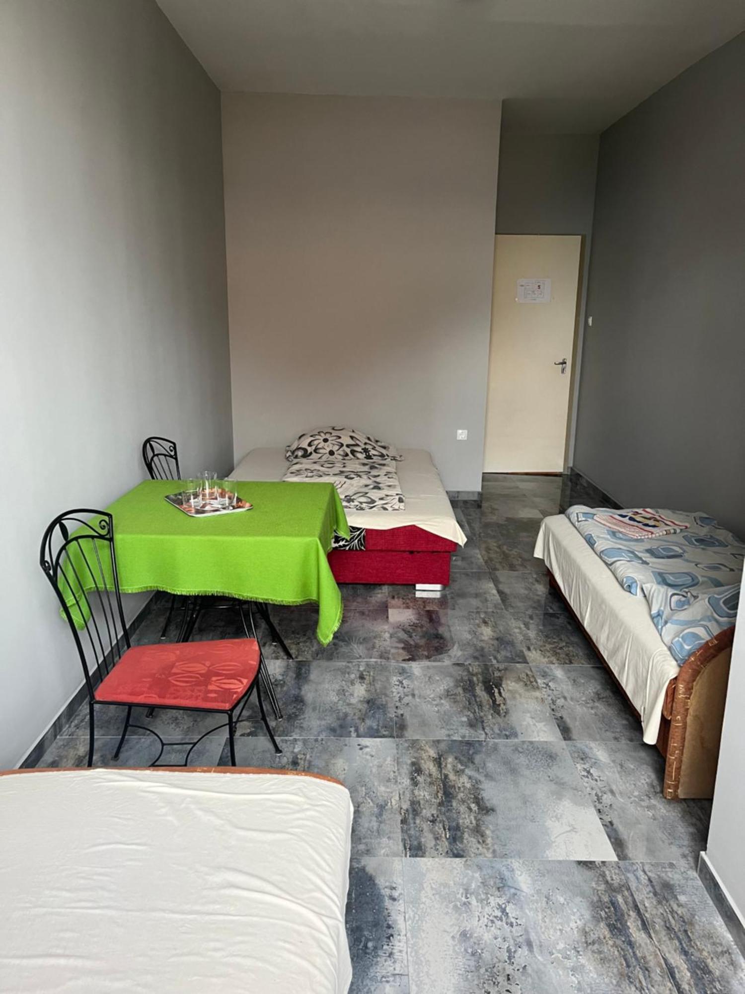 Lilla Motel Hegyeshalom Extérieur photo